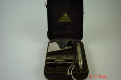Ξύραφι αμερικάνικο μεταλλικό με θήκη Ever-Ready.TIMH 30EURO