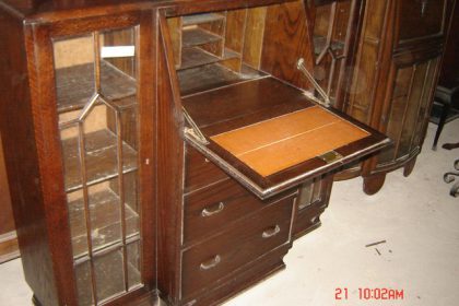 Αγγλικό Παλιό Δρύινο Σεκρετέρ side by side. Art Deco έπιπλο με τρία συρτάρια και δέρμα στο εσωτερικό. circa 1920 ΔιαστάσειςΜ122Π43Υ108. ΤΙΜΗ 700EURO