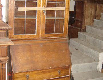 Παλιό Παλιό Αγγλικό Σεκρετέρ-Βιβλιοθηκη εποχής από ξύλο δρυός. Το ύφος του επιπλου αυτού θα δώσει μια πιο country νότα στον χώρο σας. circa 1920. Διαστάσεις Μ78Π40Υ175 ΤΙΜΗ 550EURO