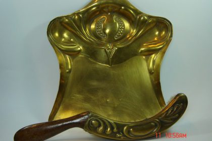 Μπρούτζινο Art Nouveau σετ 2 τεμαχίων σκουπάκι-φαράσι για το καθάρισμα του τραπεζιου circa 1890.TIMH 30EURO