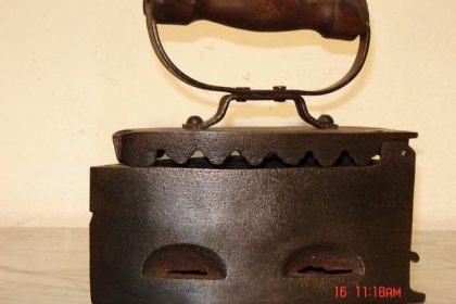 Σίδερο για σιδέρωμα ρούχων.TIMH 20EURO