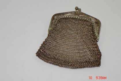 Τσαντάκι από μεταλλική αλυσίδα.TIMH 45EURO