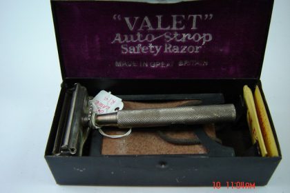 Ξυράφι με ακονιστήρι δερμάτινο "vallet".TIMH 40EURO