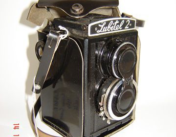 Ρωσική φωτογραφική μηχανή Lubitel 2 που κατασκευάστηκε μεταξύ 1955-1977 ΤΙΜΗ: 40 ΕΥΡΩ