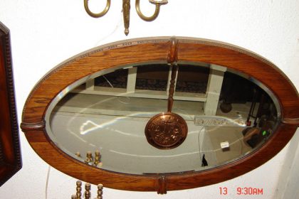 Αγγλικός Καθρέπτης με σκαλιστή δρύινη κορνίζα και ασημοκάλυψη κρυστάλου μπιζουταρισμένο στο χέρι με πέτρα circa 1910 Μ75Π53. (ΔΥΝΑΤΟΤΗΤΑ ΤΟΠΟΘΕΤΗΣΗΣ ΟΡΙΖΟΝΤΙΑ-ΚΑΘΕΤΗ) ΤΙΜΗ 260EURO