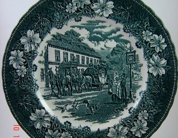 Πορσελάνινο πιάτοα αγγλικό hand-engraved σε χρώμα βαθύ πράσινο Δ25εκ. ΤΙΜΗ35EURO