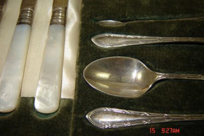 Αγγλικό ασημένιο σετ6 μαχαιρια 6 κουταλάκια και 1 λαβίδα   1915-1916 λαβή από φίλντισι κατασκευασμένο το 1915-16 στο sheffild