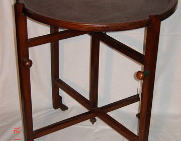 Βικτωριανό τραπεζακι φορυτό(portable) από ξυλο δρυόςcirca 1880  ανοιχτό Δ60Υ73TIMH 300EYRO