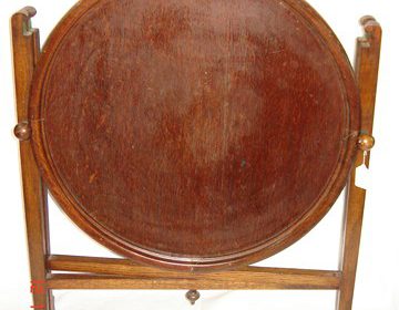 Βικτωριανό τραπεζακι φορυτό(portable) από ξυλο δρυόςcirca 1880  ανοιχτό Δ60Υ73TIMH 300EYRO