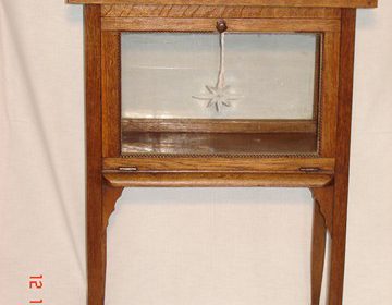 Γαλλικό TEA SERVER με αποσπώμενο δίσκο για σερβίρισμα από ξύλο Δρυός circa 1890 Μ54Π38Υ78