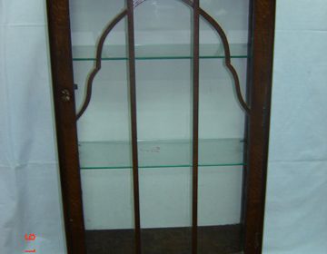 Αγγλική Ορθογώνια Βιτρίνα (China Cabinet) QUEEN ANN  με 2 κρυστάλλινα ράφια από ξύλο δρυός circa 1920. ΤΙΜΗ 550EURO
